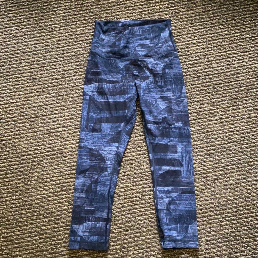 Lululemon wunder under high rise crop.